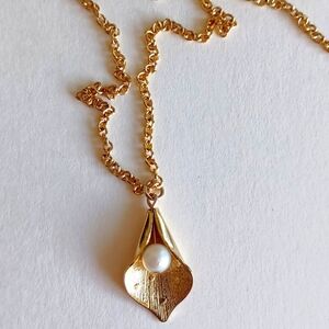 Vintage 12k gold filled calla lily charm faux pearl